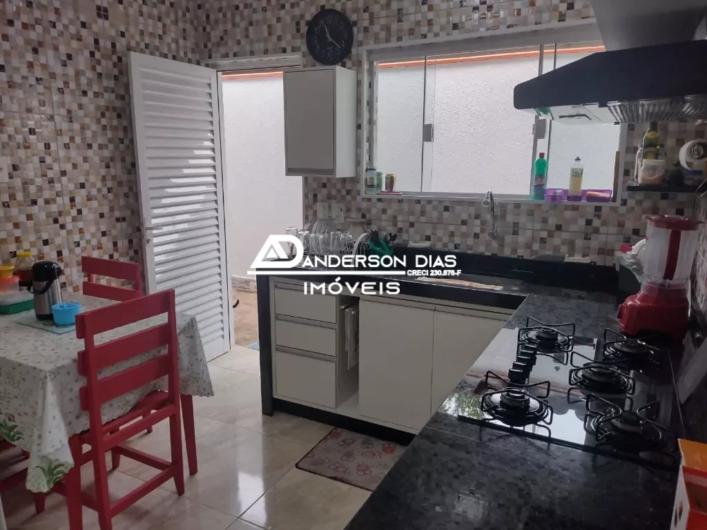 Casa com 3 dormitórios à venda,  140m² por R$ 495.000 - Jd. Jaqueira - Caraguatatuba/SP